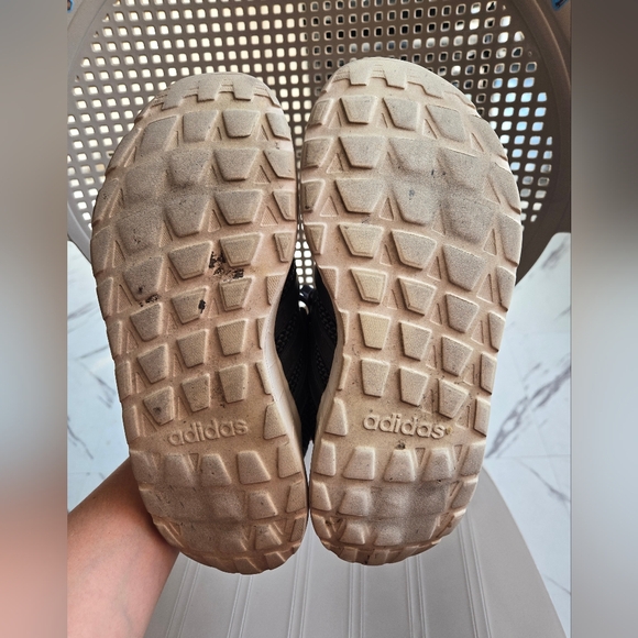 Adidas Questar Flow dark gray / charcoal sneakers size 8 - Picture 5 of 6